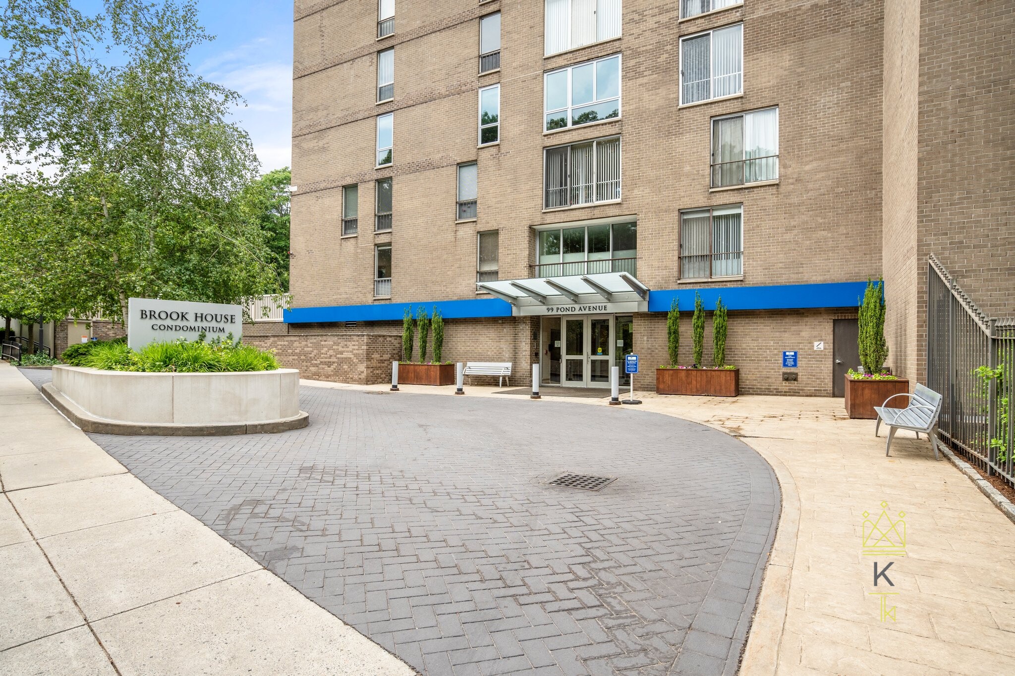 99 Pond Ave, Brookline Village