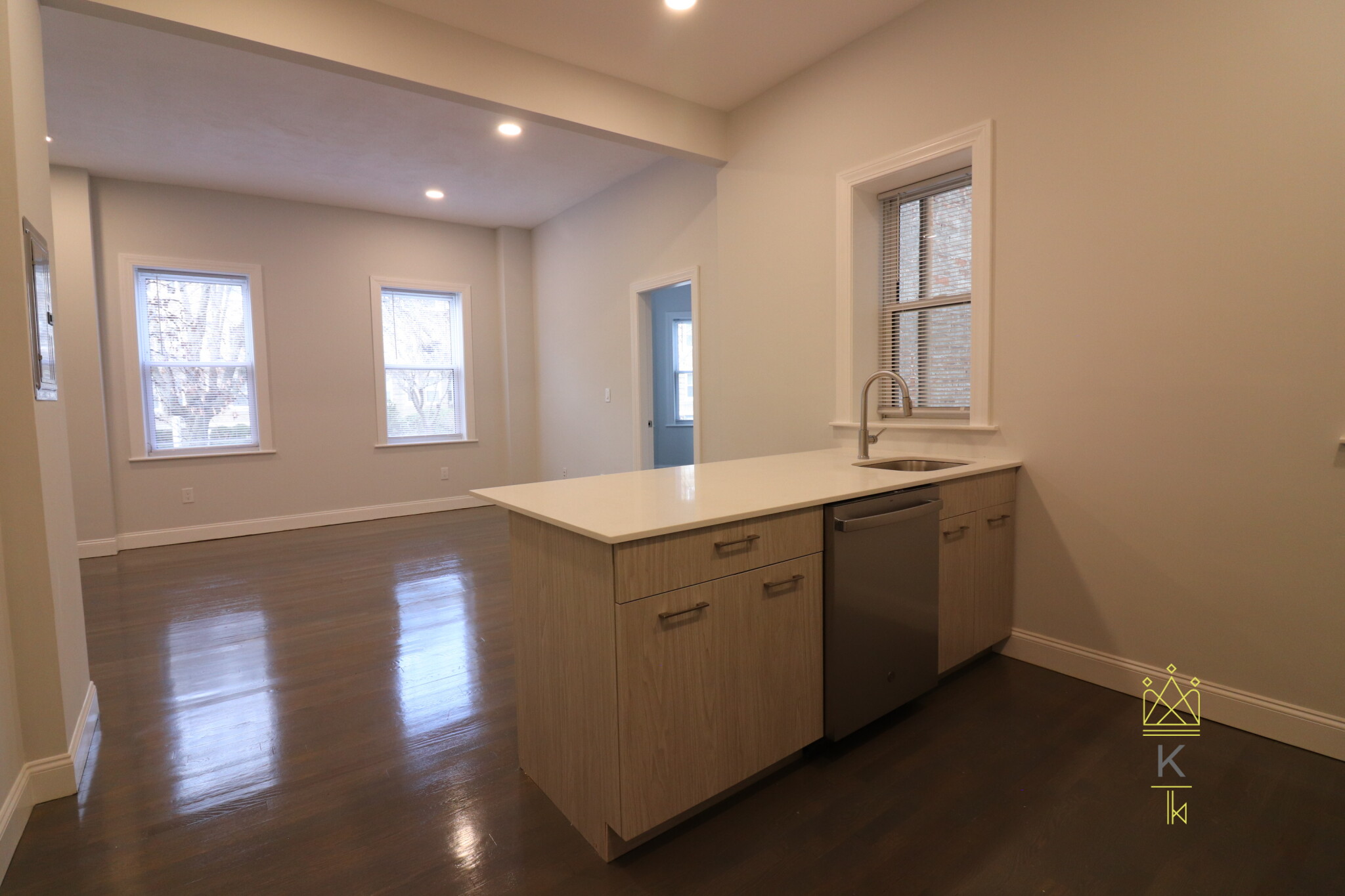 106 Queensberry St, Fenway