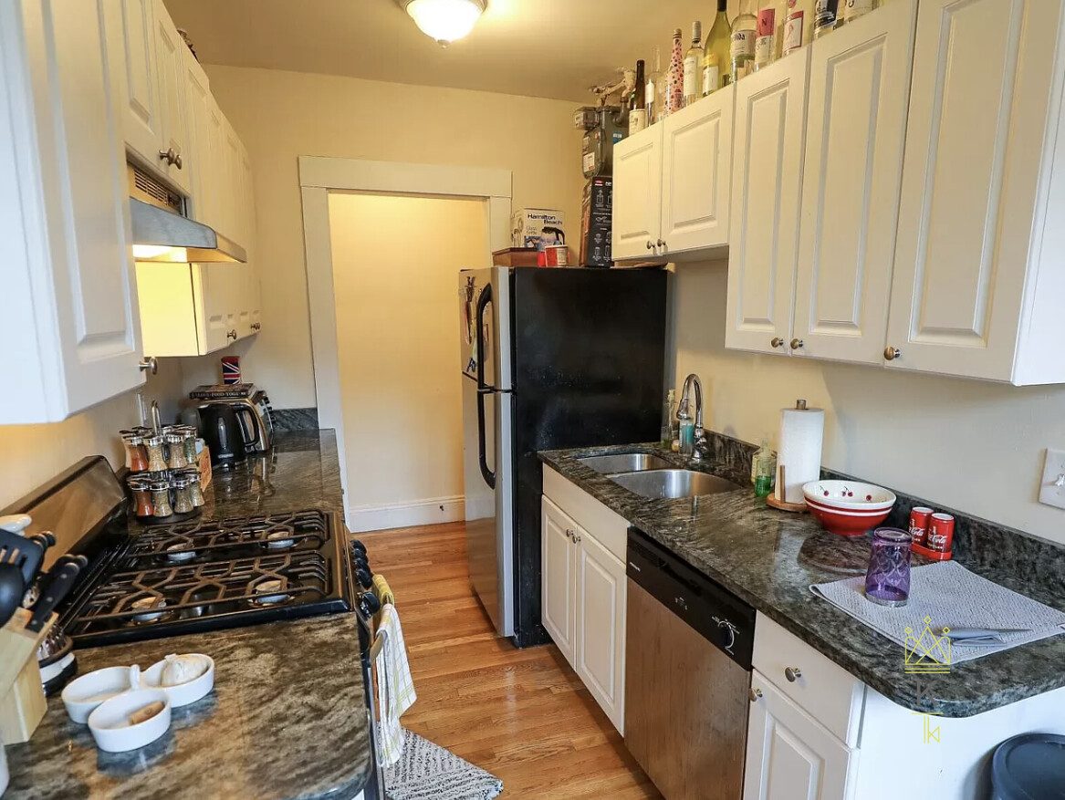 28 Quint Ave, Allston