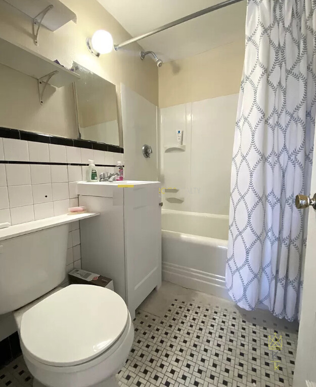 583 Beacon St, Fenway