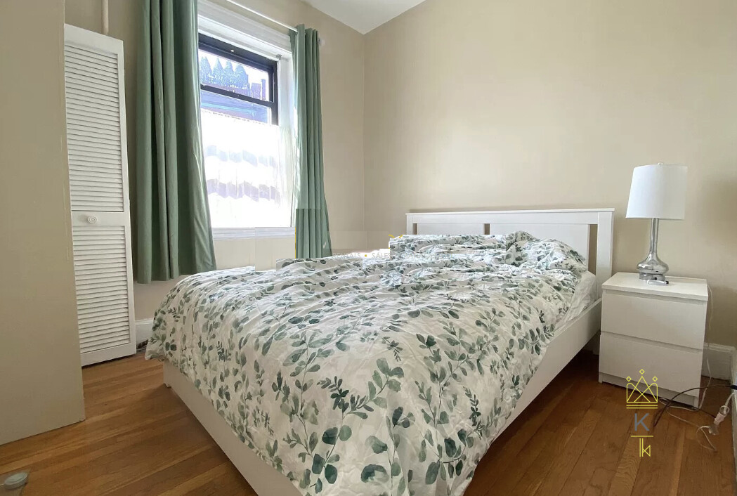 583 Beacon St, Fenway