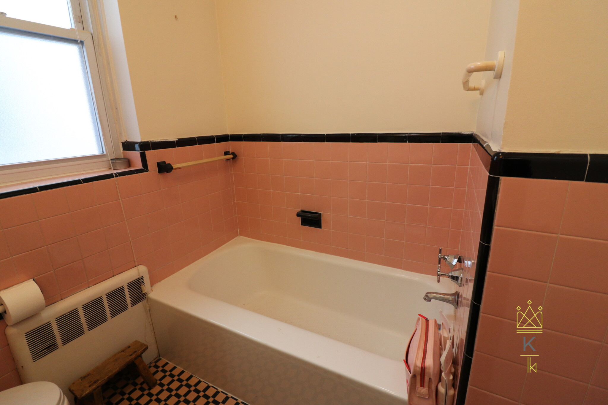 1527 Beacon St, Washington Square