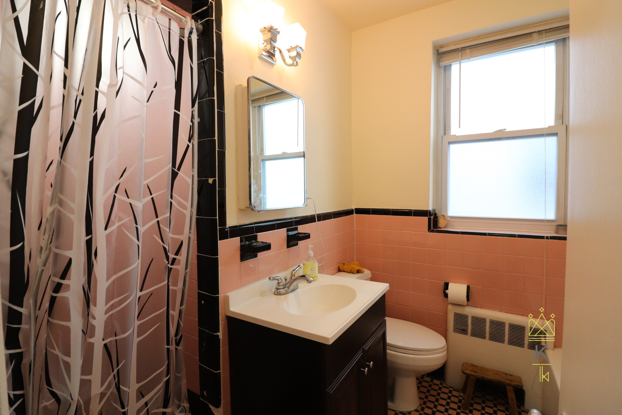 1527 Beacon St, Washington Square