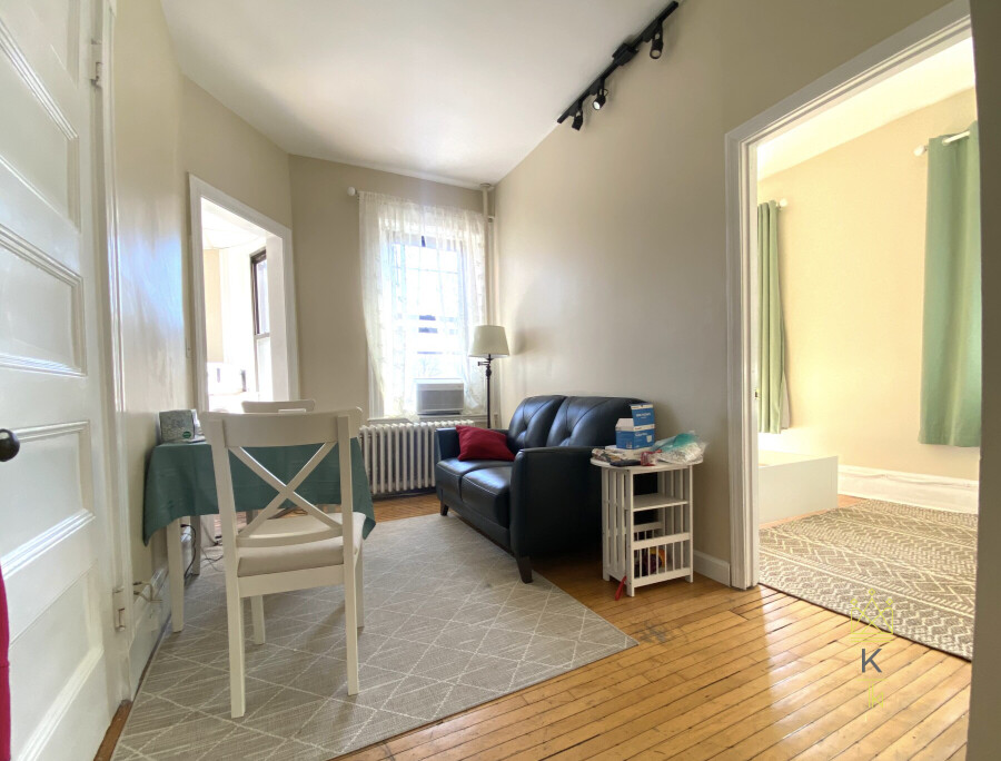 583 Beacon St, Fenway