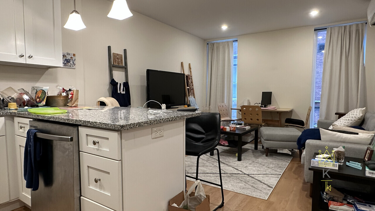 877 Beacon St, Fenway