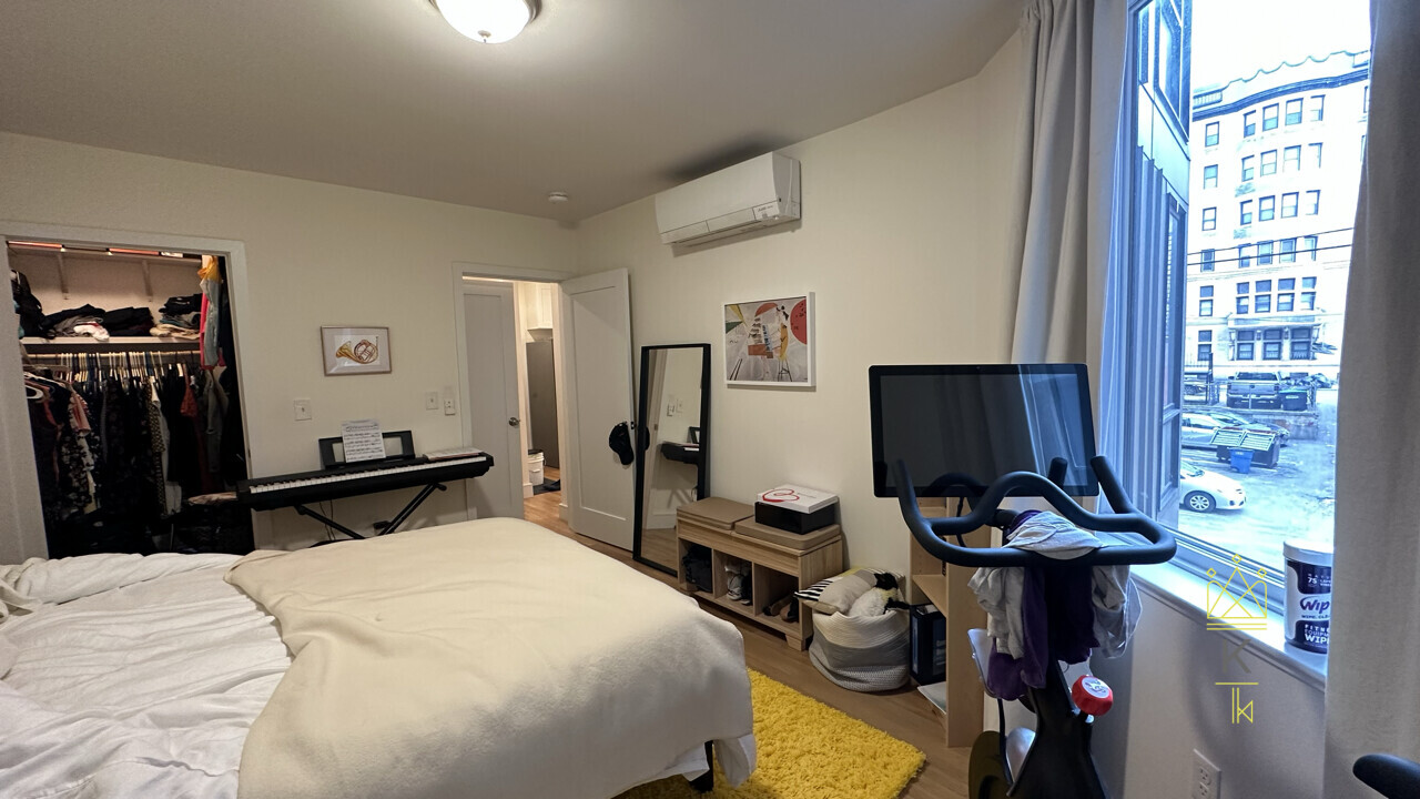 877 Beacon St, Fenway