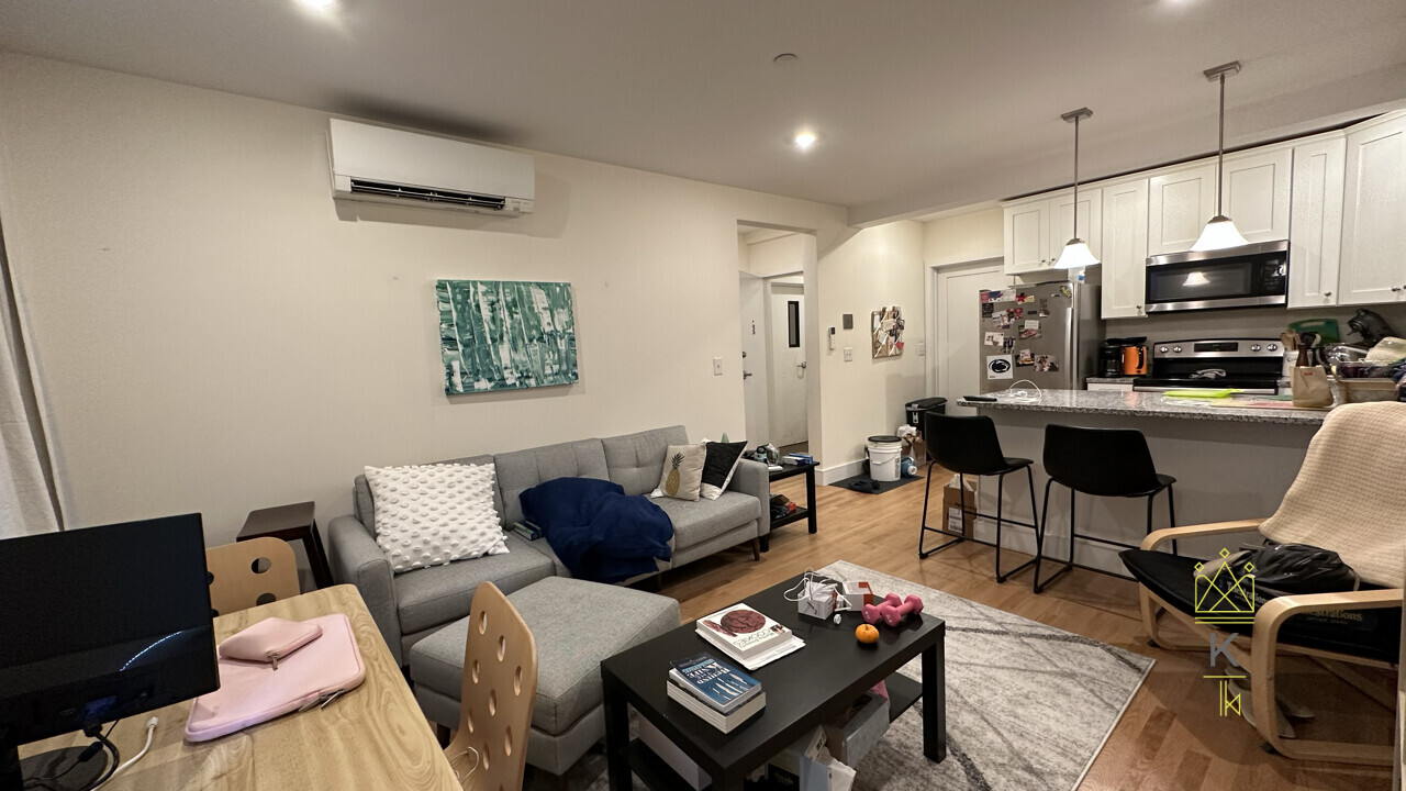 877 Beacon St, Fenway