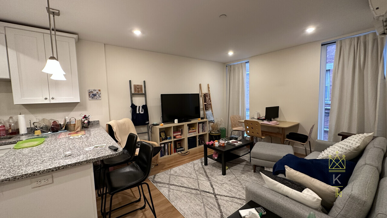 877 Beacon St, Fenway