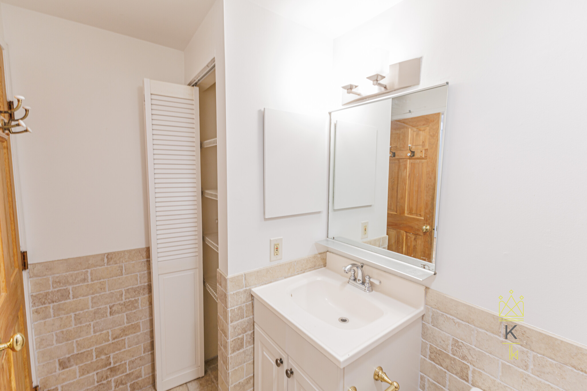 96 Gainsborough St, Fenway