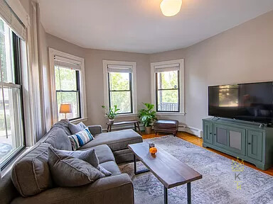 77 Wenham St, Jamaica Plain