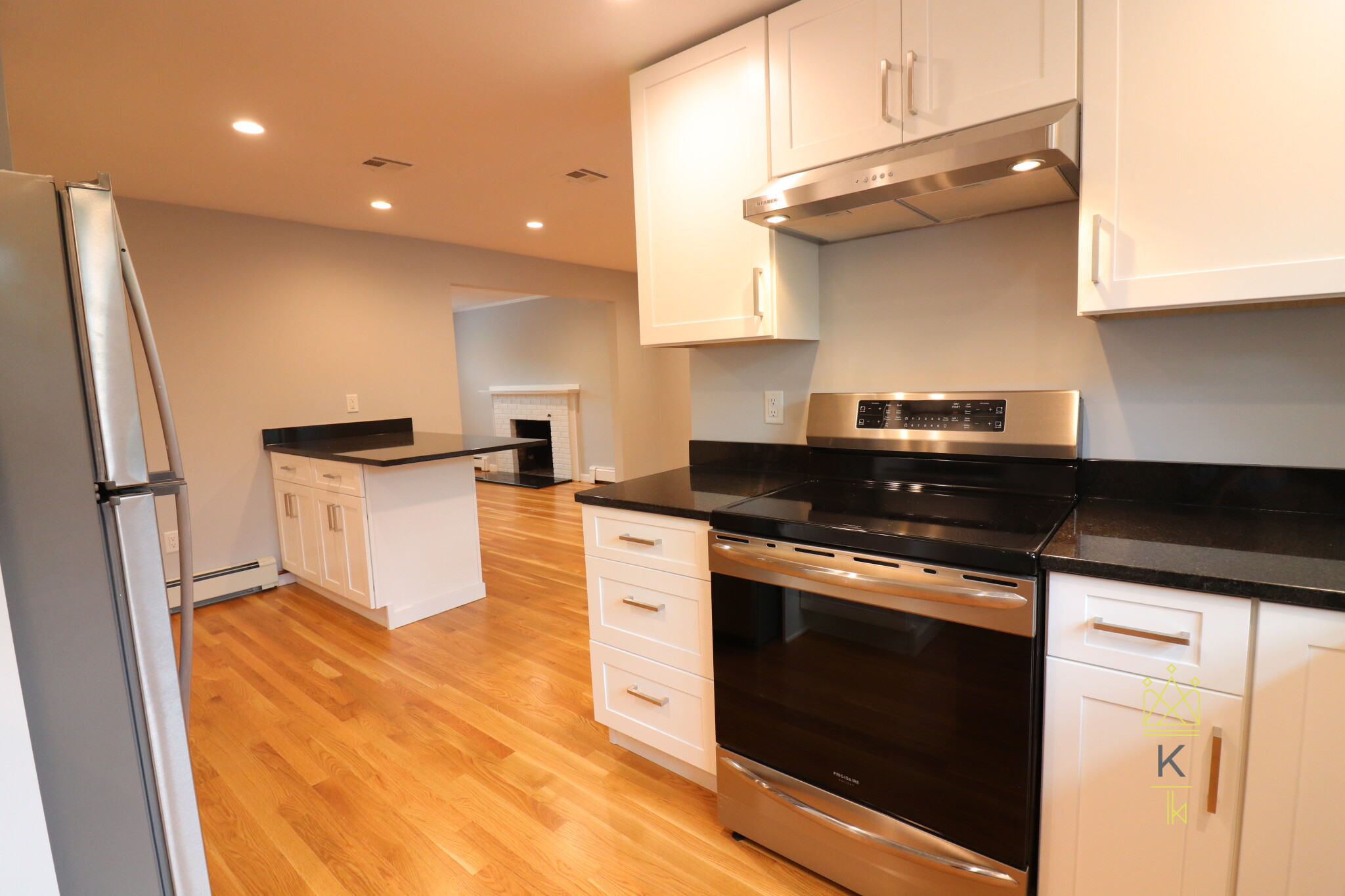 72 Louise Rd, Chestnut Hill