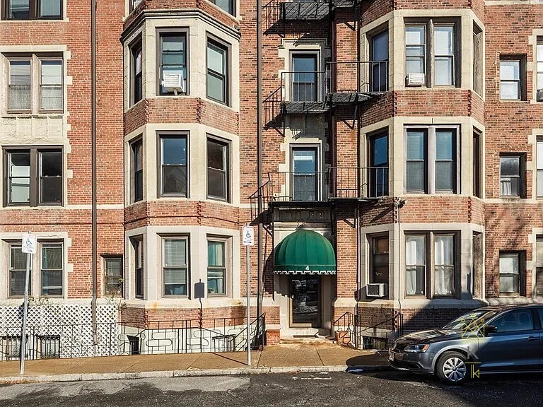 4 Commonwealth Ct, Brighton