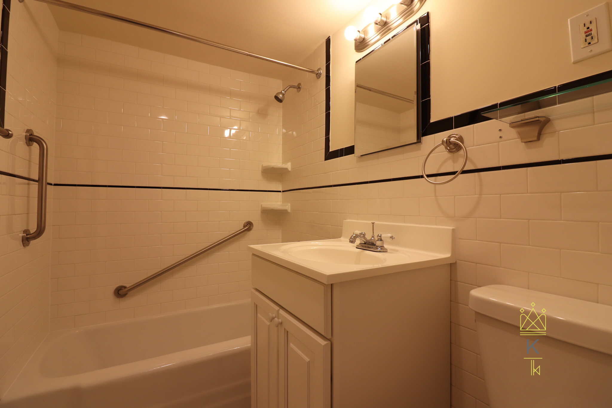 101 Monmouth St, Longwood