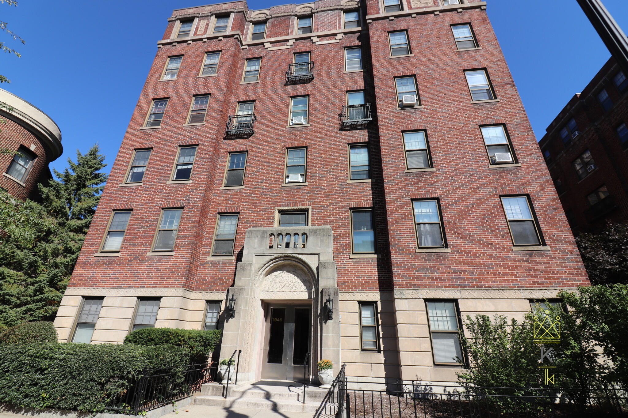 1949 Commonwealth Ave, Brighton