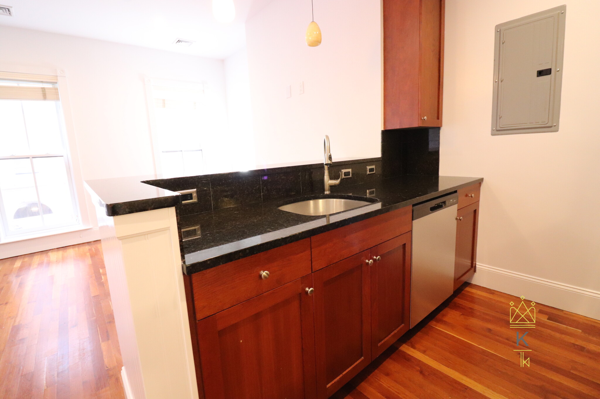 16 Temple St, Beacon Hill