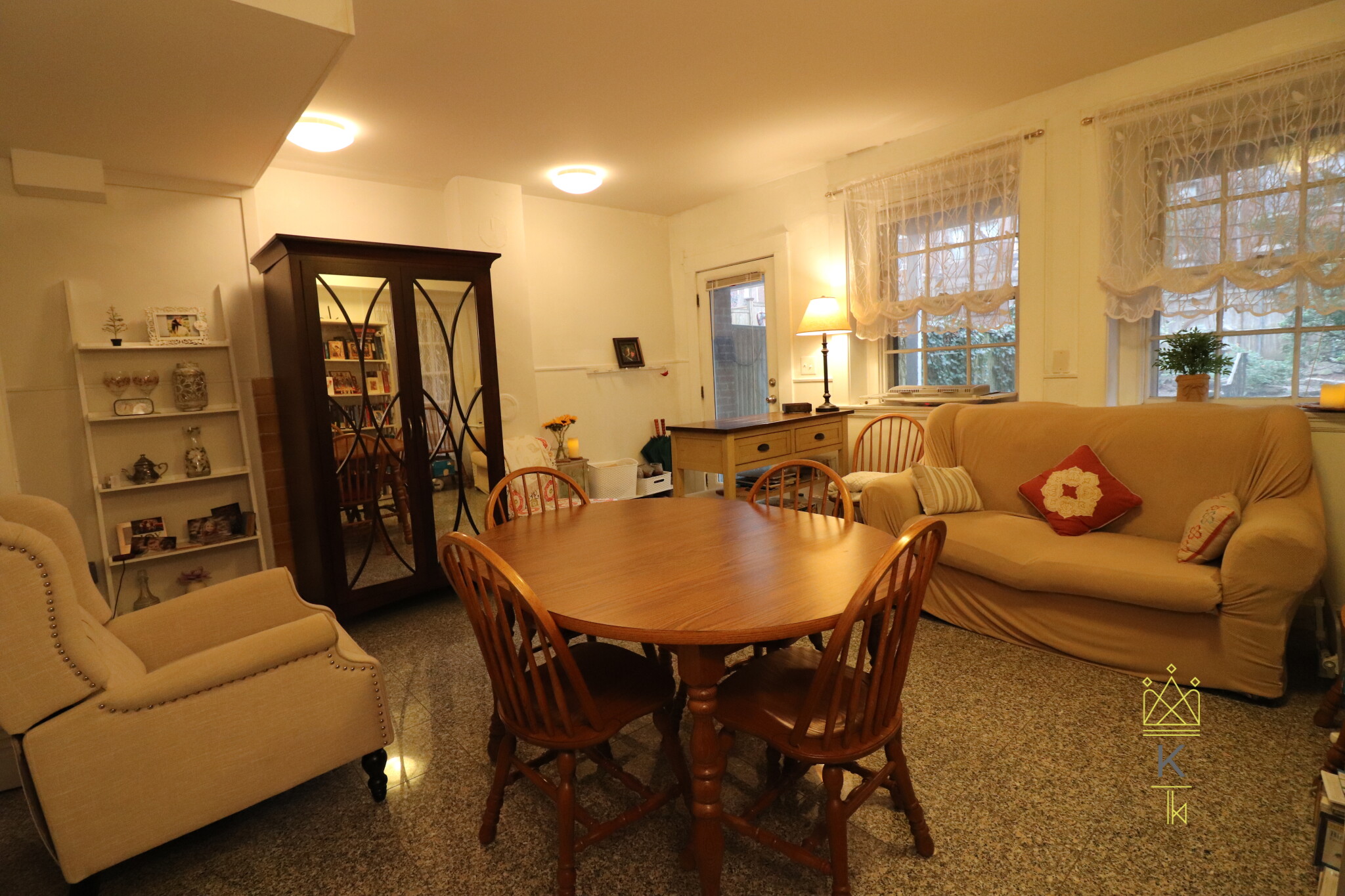 78 Monmouth St, Longwood