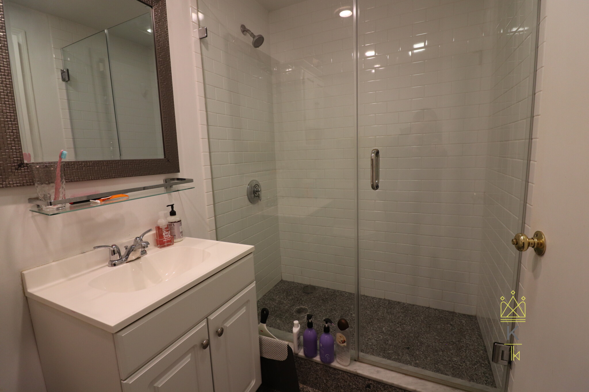 78 Monmouth St, Longwood