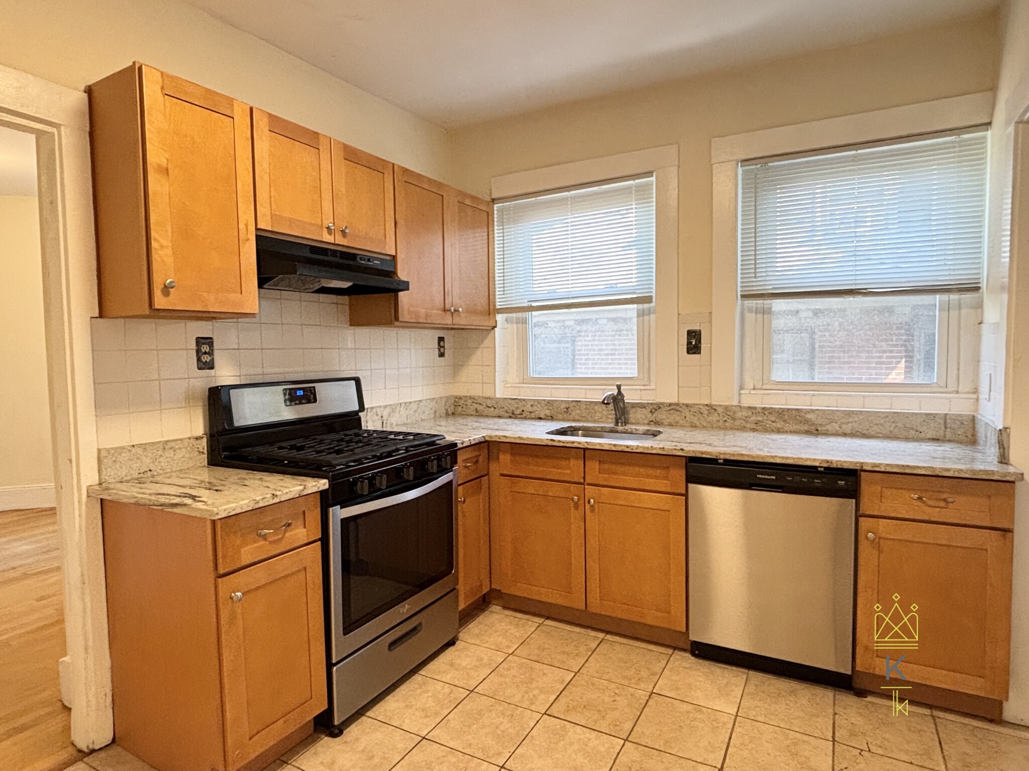 797 Washington St. - 4,400USD / month