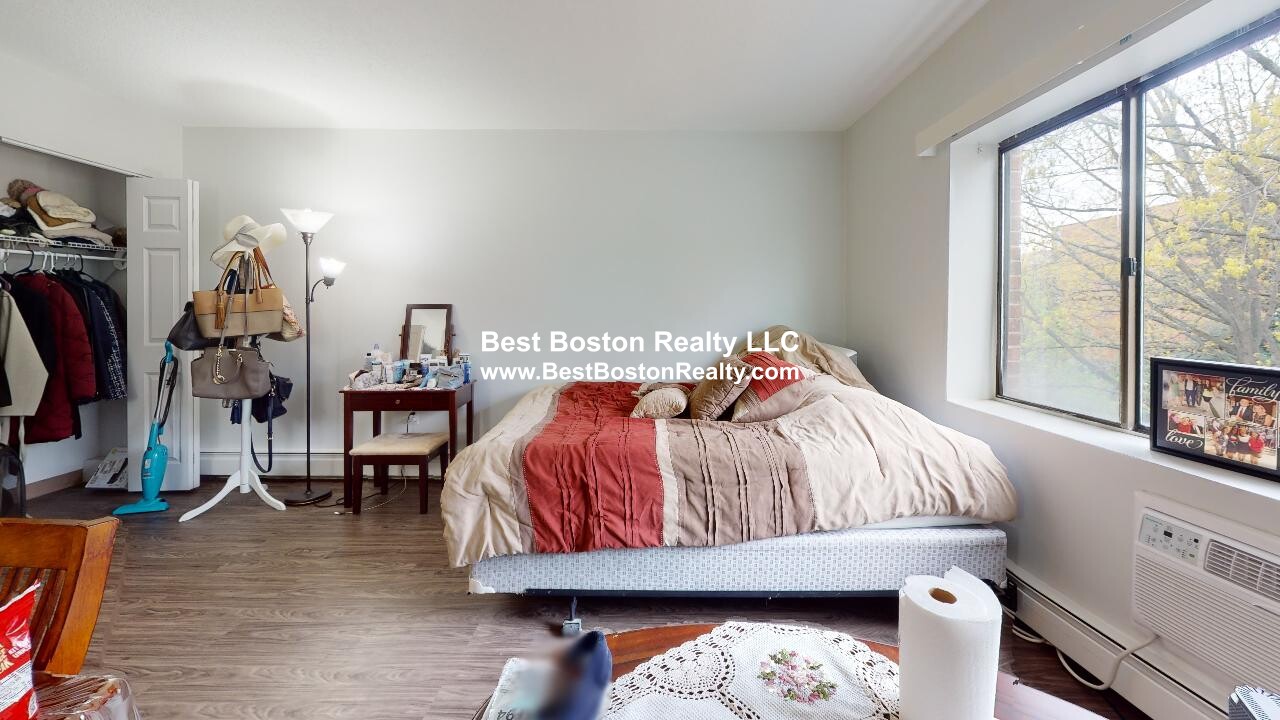 https://ygl-photos.s3.us-west-004.backblazeb2.com/9729W6451ed1872f83.jpg