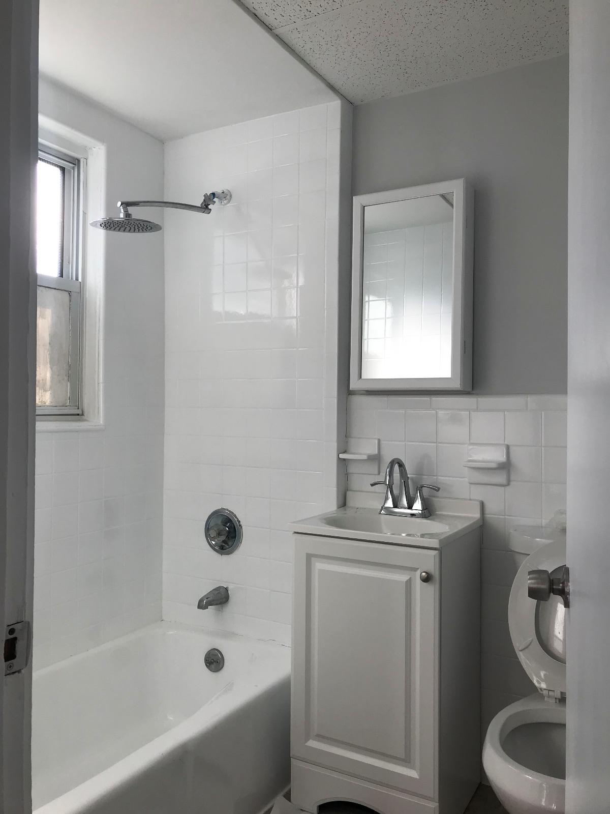 3 bed, 1 bath apartment for rent at 963 Winthrop Ave, Revere — photo 4 of 6