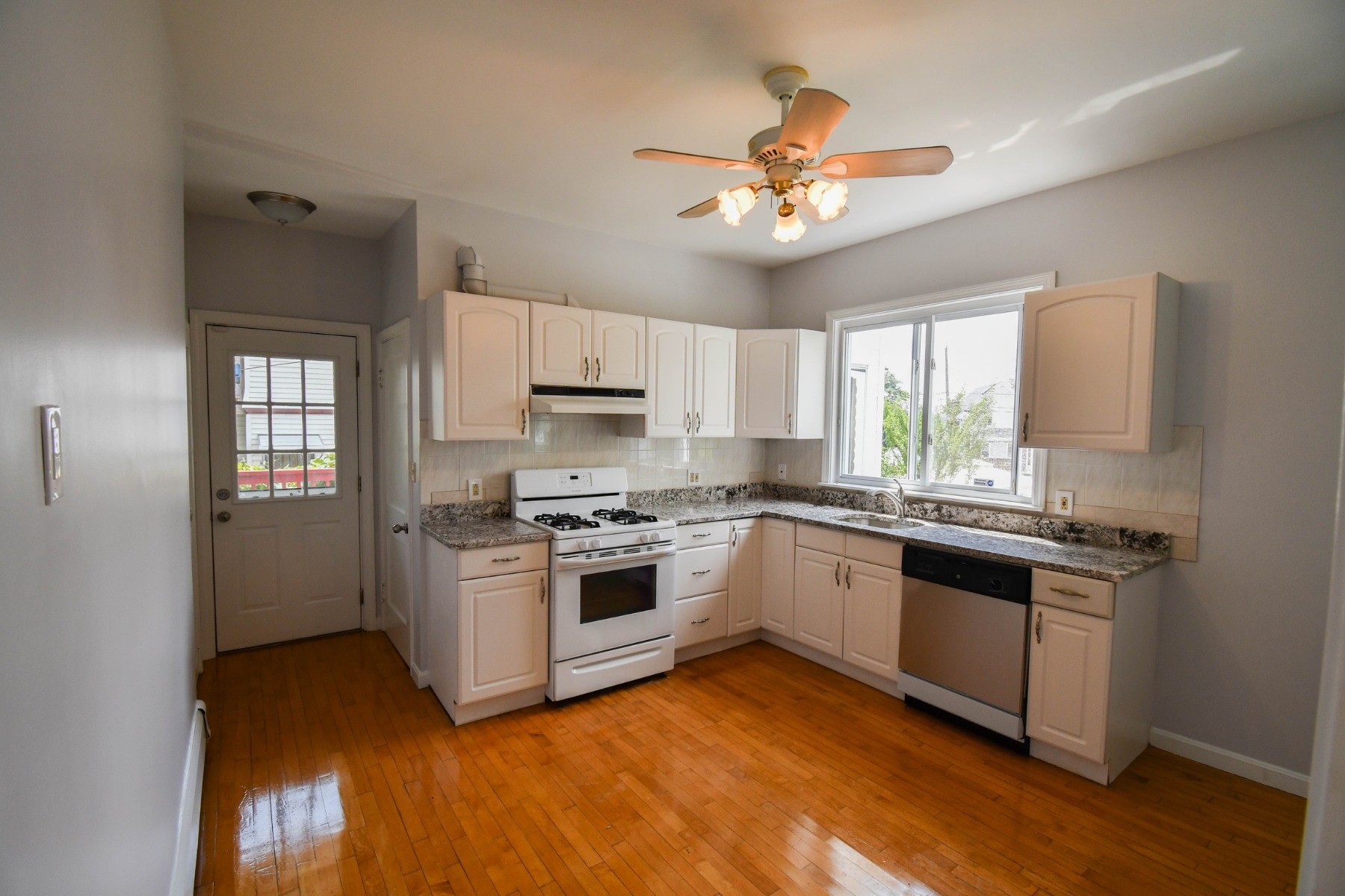 3 bed, 1 bath apartment for rent at 1750 North Shore Rd, Revere — photo 1 of 9
