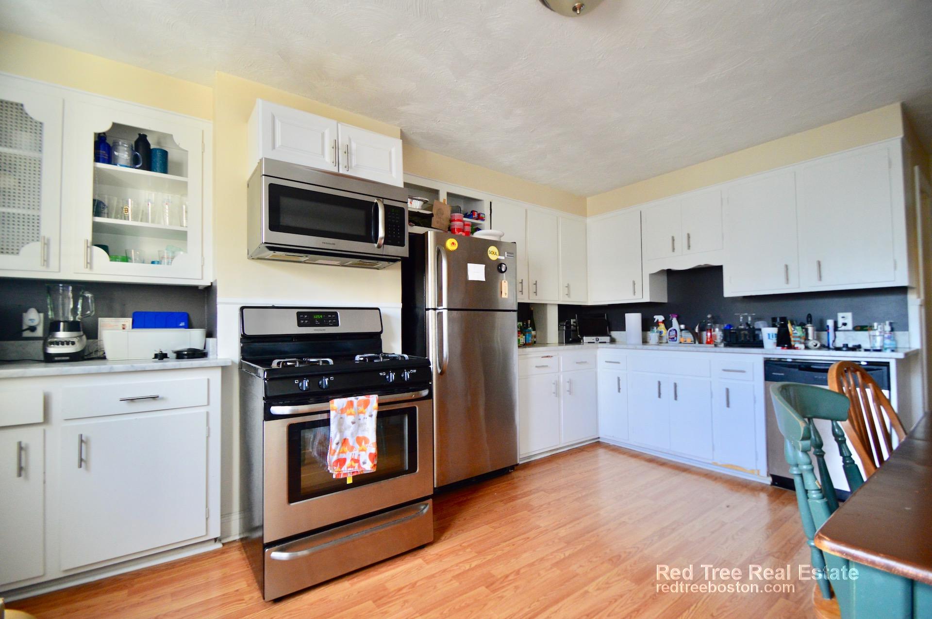 3 bed, 1 bath apartment for rent at 229 Bennington St Unit 2, East Boston — photo 2 of 5