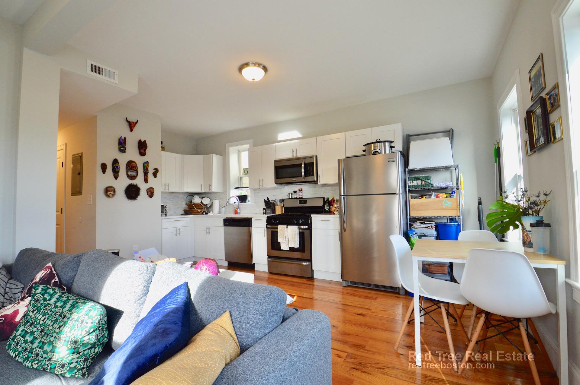 4 bed, 2 bath apartment for rent at 147 Paris St Unit 3, East Boston — photo 3 of 5