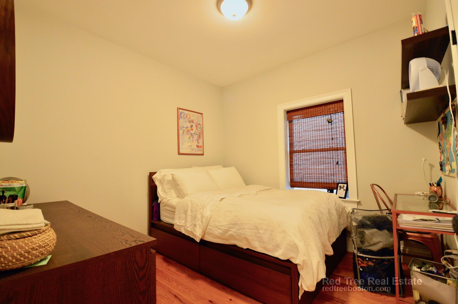 4 bed, 2 bath apartment for rent at 147 Paris St Unit 3, East Boston — photo 4 of 5