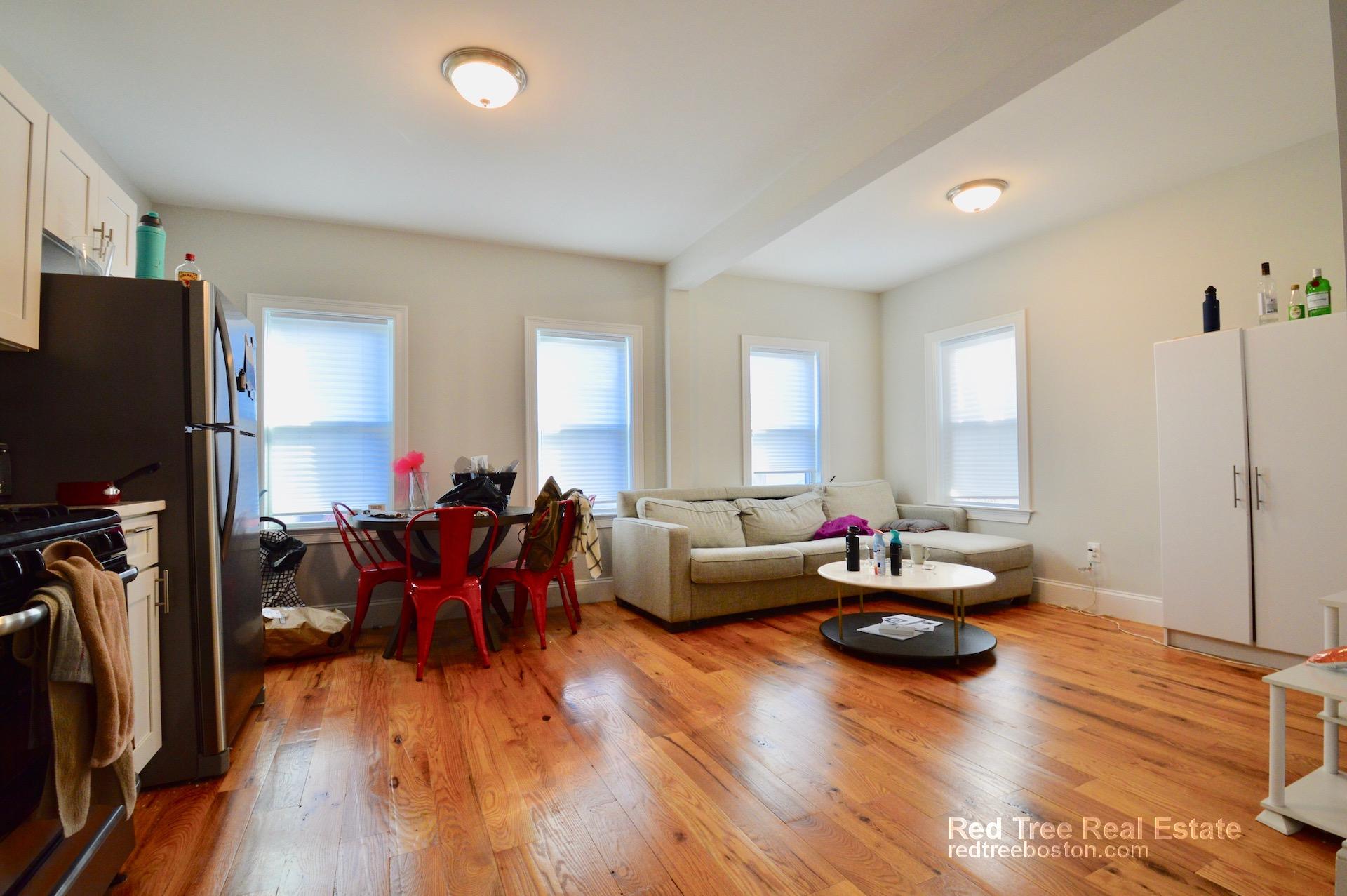 4 bed, 2.5 bath apartment for rent at 1684 North Shore Rd Unit 1, Revere — photo 2 of 3