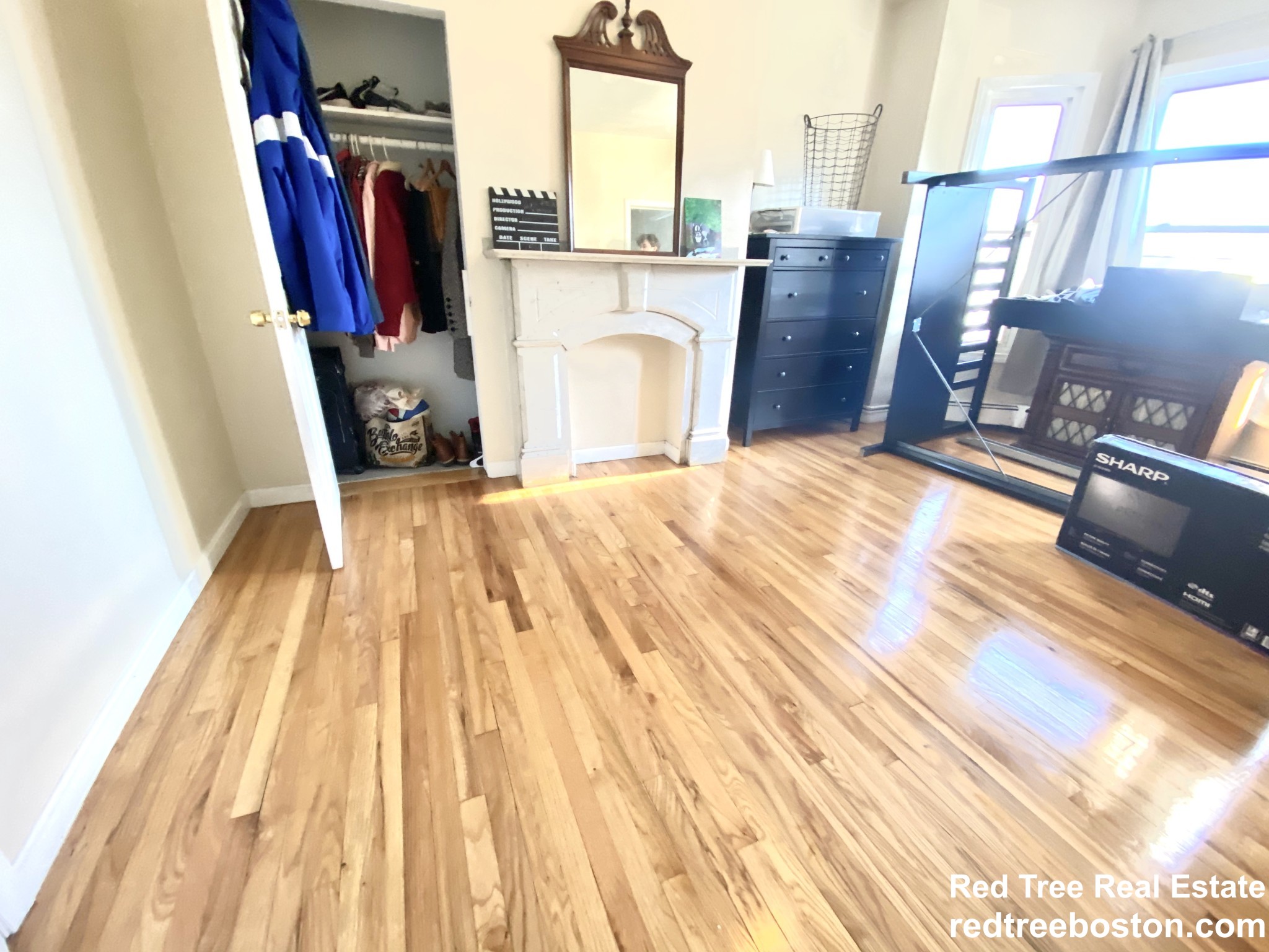 4 bed, 1 bath apartment for rent at 110 Paris St Unit 2, East Boston — photo 4 of 11