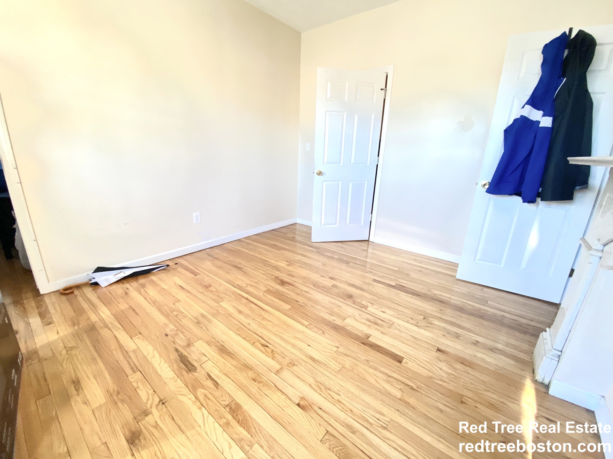 4 bed, 1 bath apartment for rent at 110 Paris St Unit 2, East Boston — photo 5 of 11