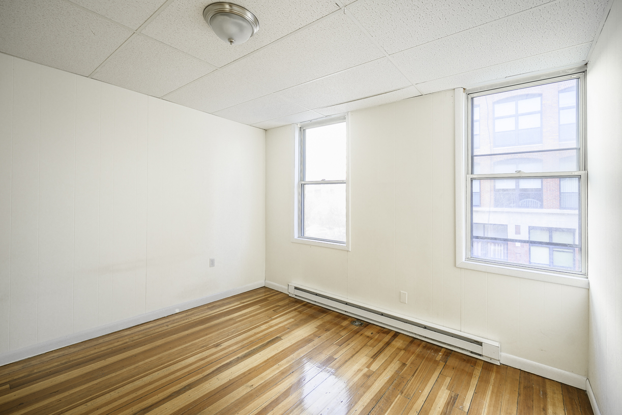 4 bed, 1 bath apartment for rent at 135 Orleans St Unit 2, East Boston — photo 4 of 11