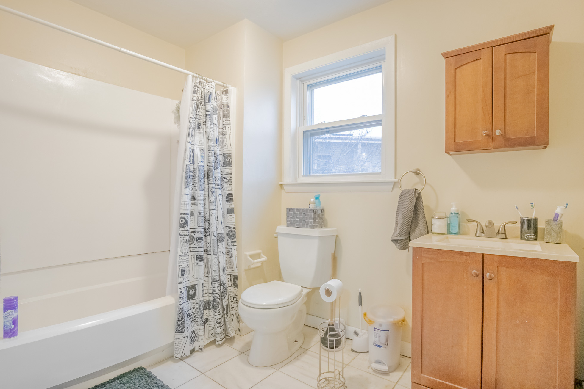 3 bed, 1 bath apartment for rent at 10 12 Breed St Unit 6, East Boston — photo 7 of 8