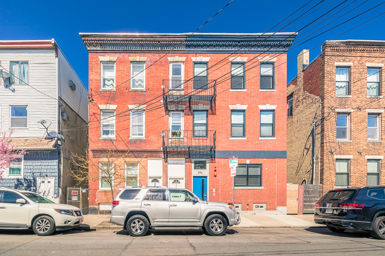 4 bed, 1 bath apartment for rent at 284 Sumner St Unit 2, East Boston