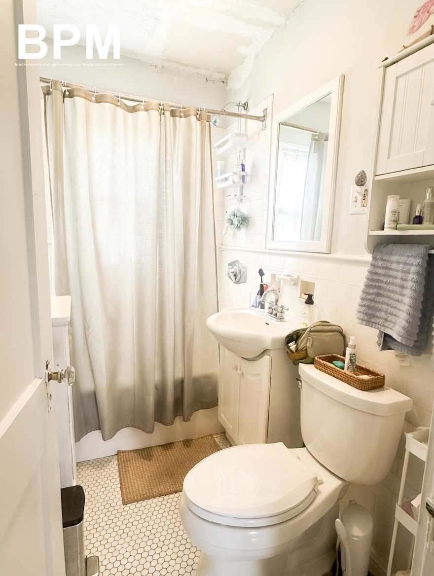 Photos of apartment on Adams St.,Boston MA 02124