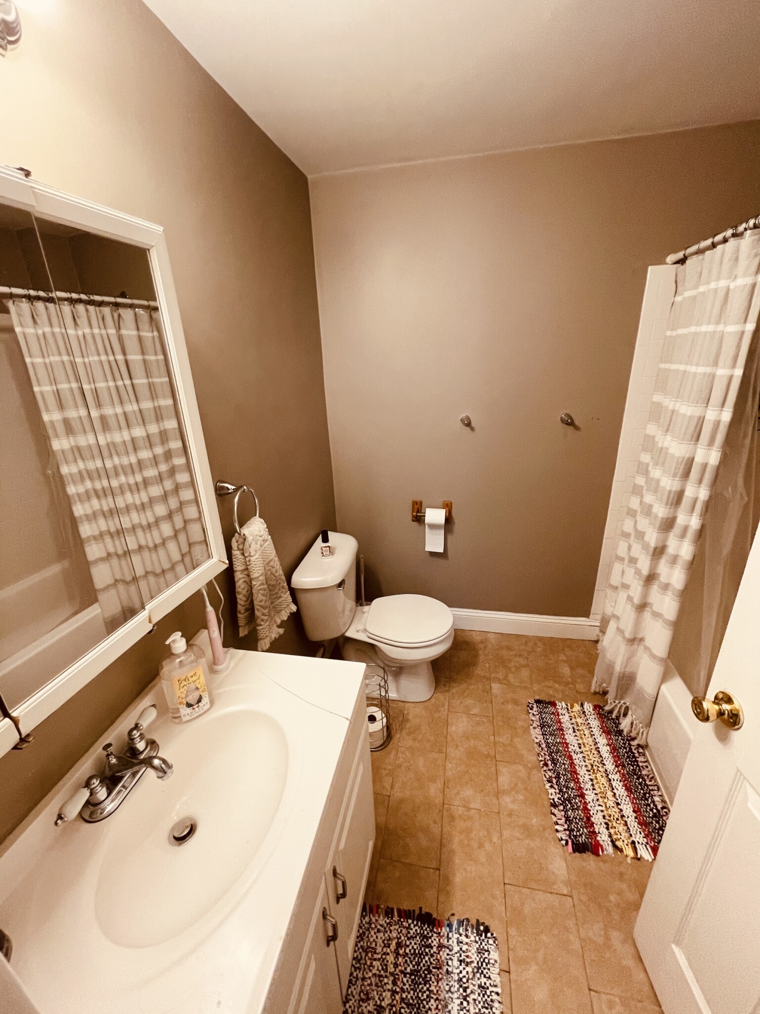 4 bed, 1.5 bath apartment for rent at 26 Monmouth St Unit 2, East Boston — photo 13 of 17