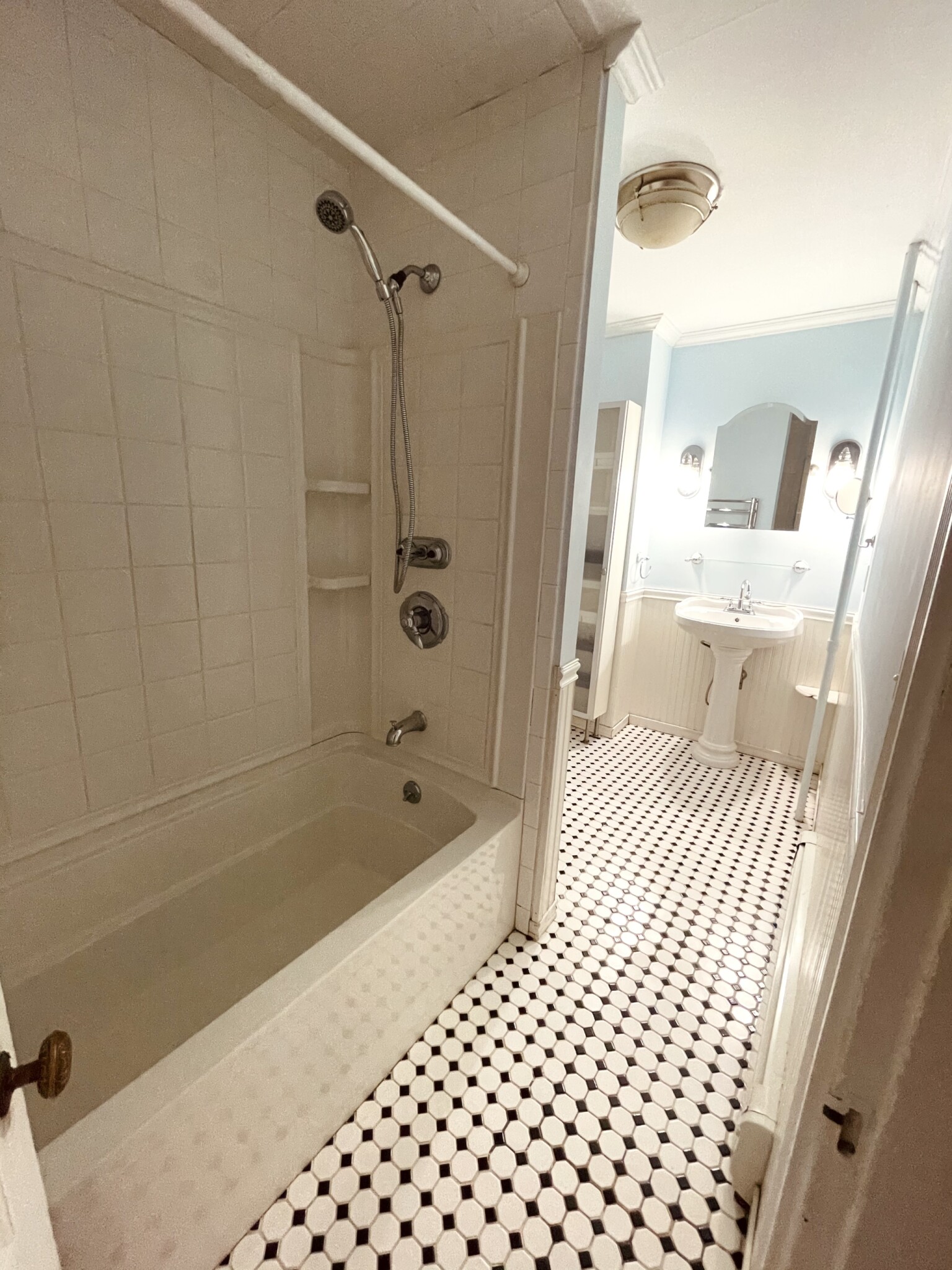 438 Meridian St, East Boston