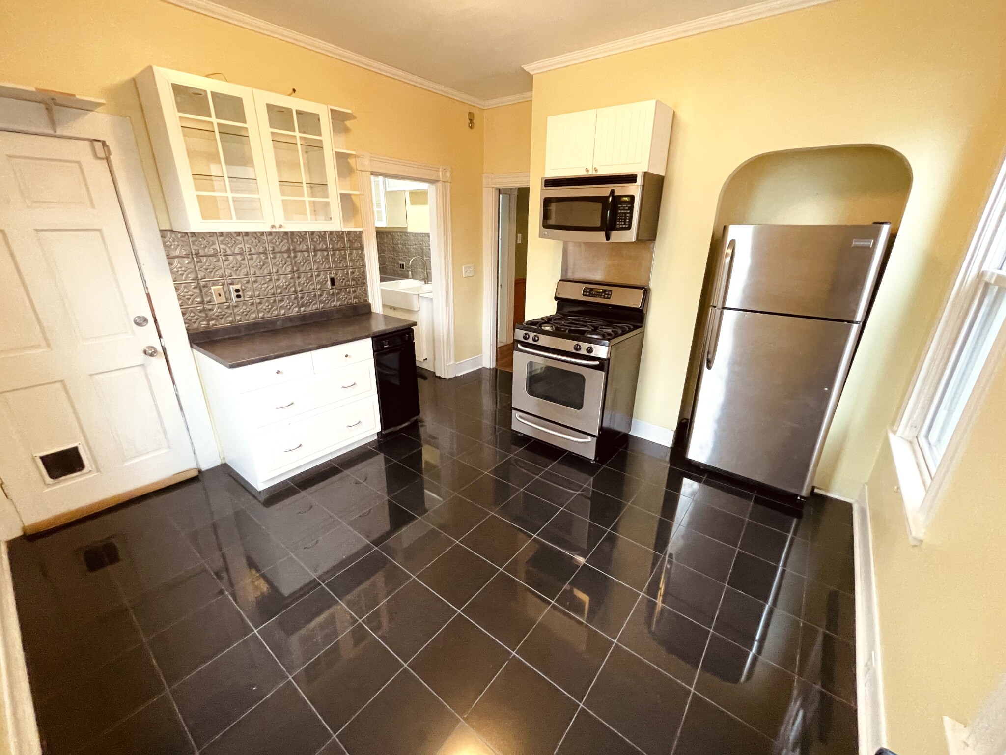 438 Meridian St, East Boston