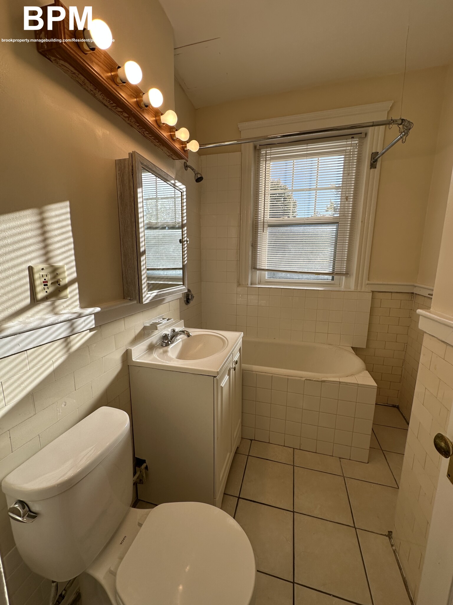 Photos of apartment on Wendell St.,Cambridge MA 02138