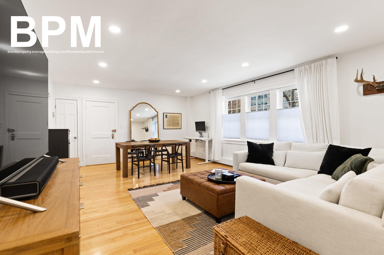 Photos of apartment on Hammond Pond Pkwy.,Newton MA 02467