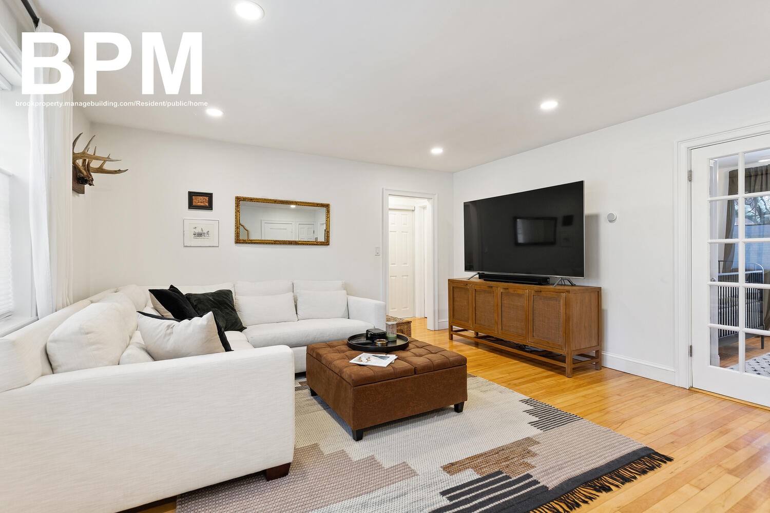 Photos of apartment on Hammond Pond Pkwy.,Newton MA 02467