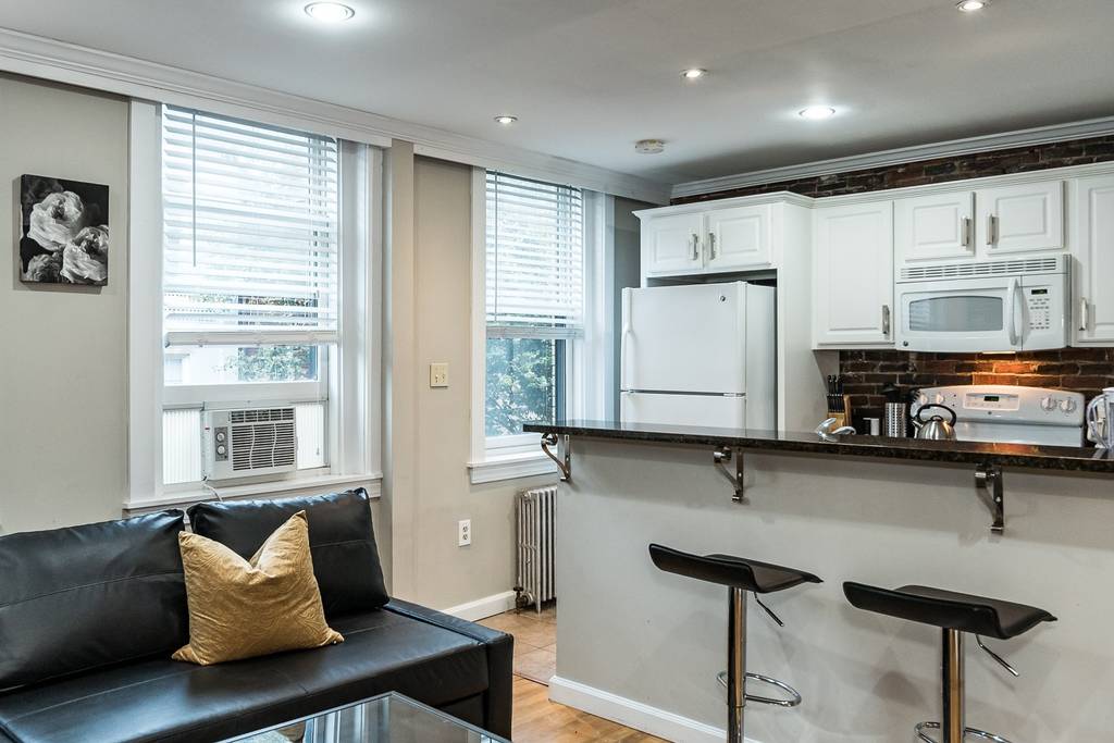 2 bed, 1 bath apartment for rent at 41 Grove St Unit 4, Beacon Hill — photo 3 of 10