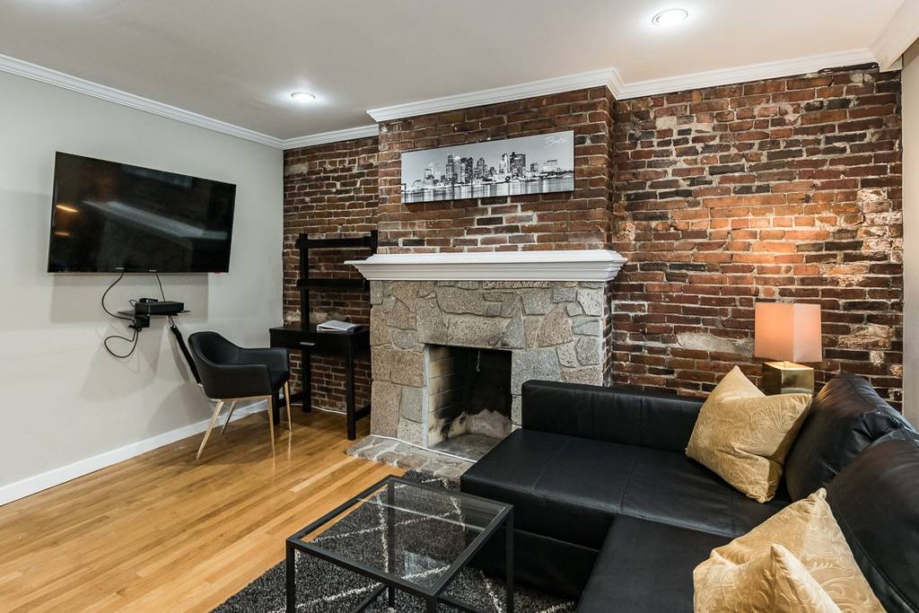 2 bed, 1 bath apartment for rent at 41 Grove St Unit 4, Beacon Hill — photo 2 of 10