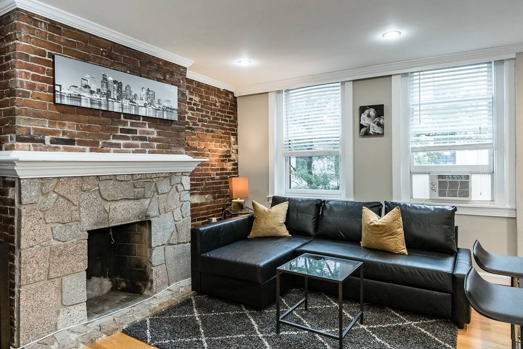 2 bed, 1 bath apartment for rent at 41 Grove St Unit 4, Beacon Hill — photo 1 of 10