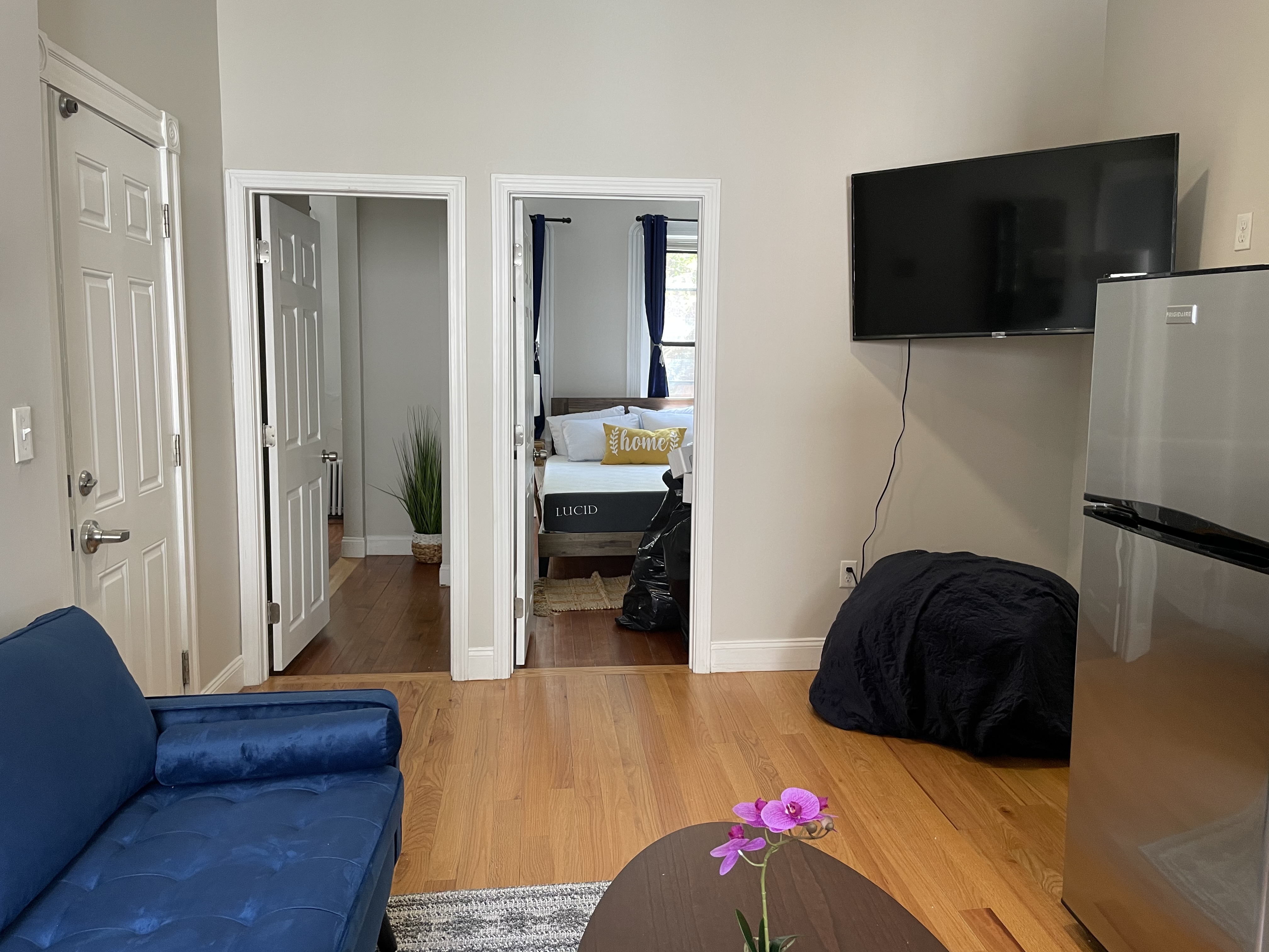 2 bed, 1 bath apartment for rent at 63 Phillips Unit 2, Beacon Hill — photo 3 of 17