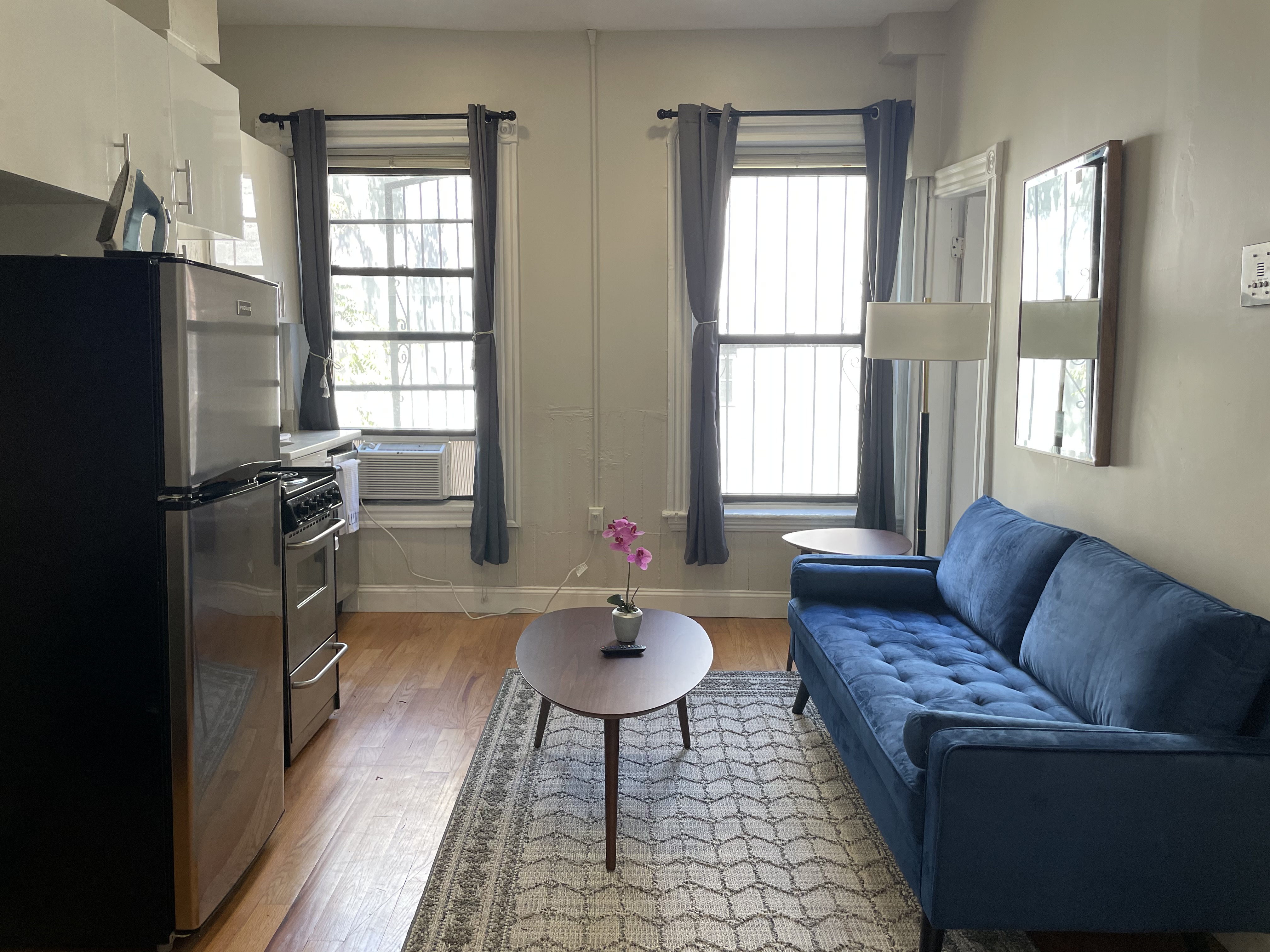 2 bed, 1 bath apartment for rent at 63 Phillips Unit 2, Beacon Hill — photo 2 of 17