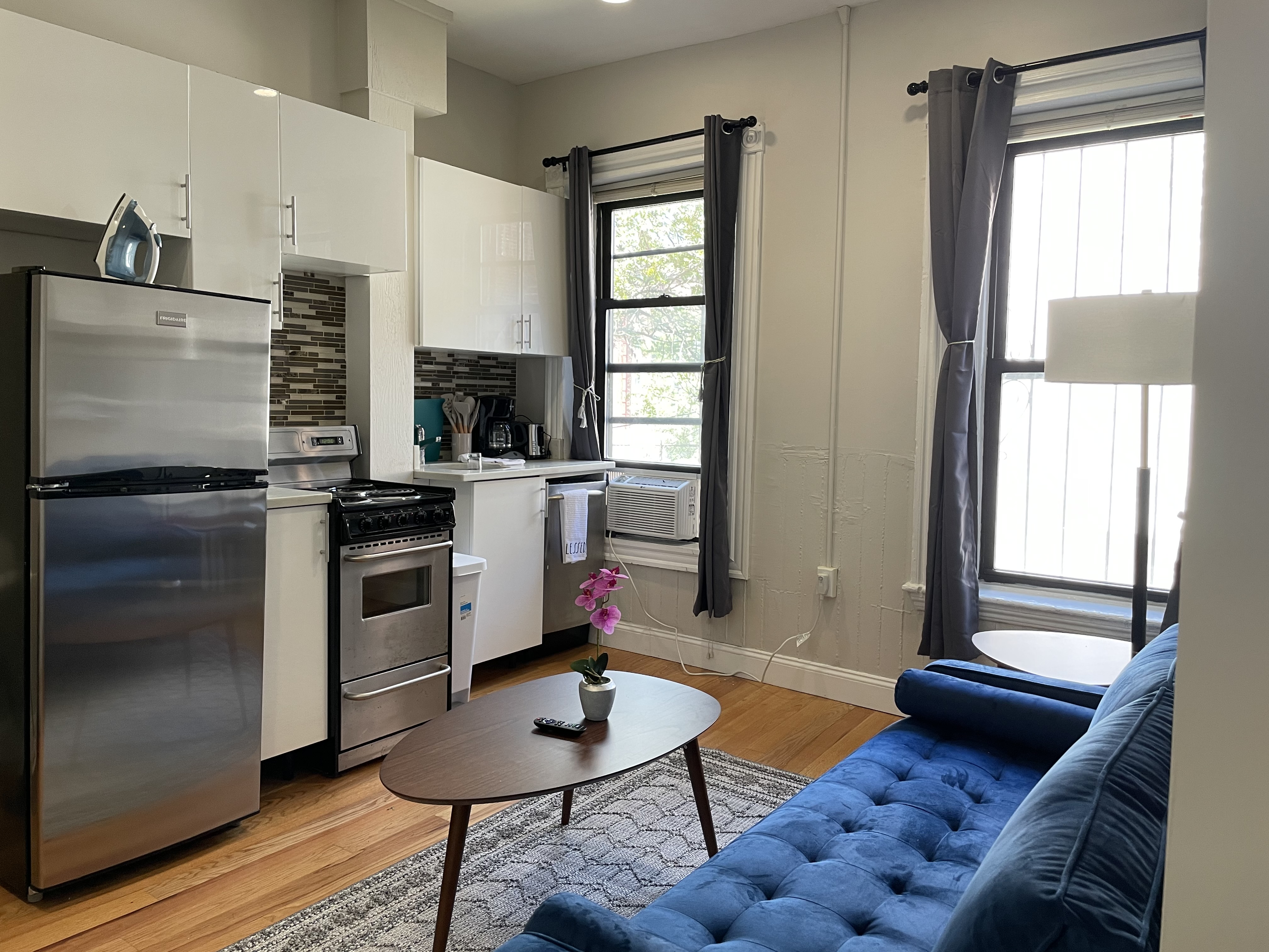 2 bed, 1 bath apartment for rent at 63 Phillips Unit 2, Beacon Hill — photo 1 of 17