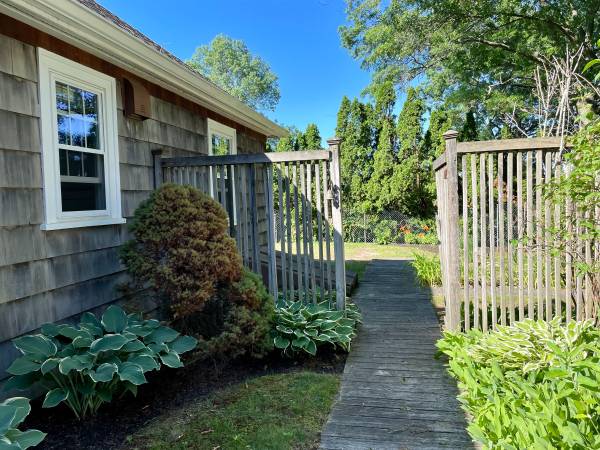 2 bed, 1 bath apartment for rent at 891 Vfw Pkwy Unit 1, West Roxbury — photo 6 of 11