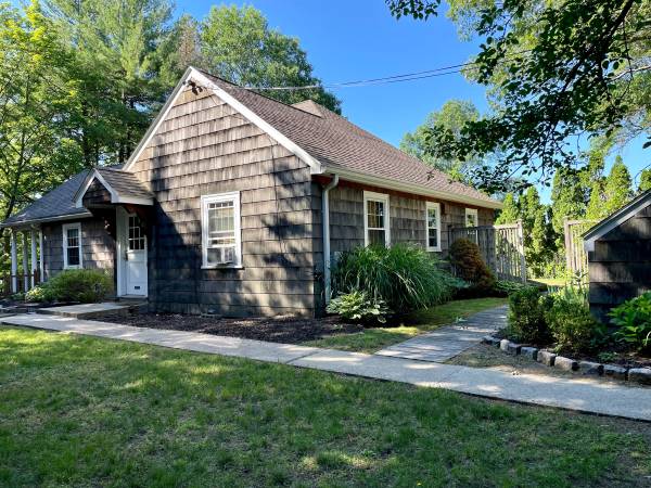 2 bed, 1 bath apartment for rent at 891 Vfw Pkwy Unit 1, West Roxbury — photo 10 of 11