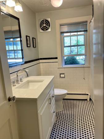 2 bed, 1 bath apartment for rent at 891 Vfw Pkwy Unit 1, West Roxbury — photo 4 of 11